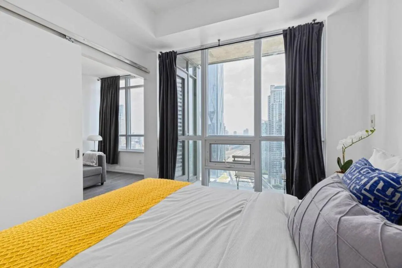 Lux 1 Br-Den Dwtn Condo Near Cn Tower With Parking 토론토 0*,  캐나다