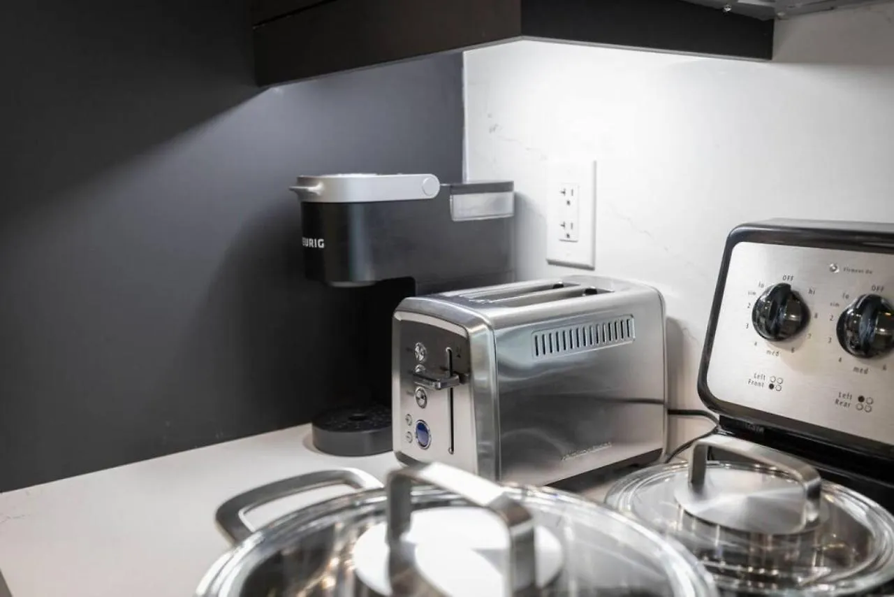 펜션 Lux 1 Br-Den Dwtn Condo Near Cn Tower With Parking 토론토